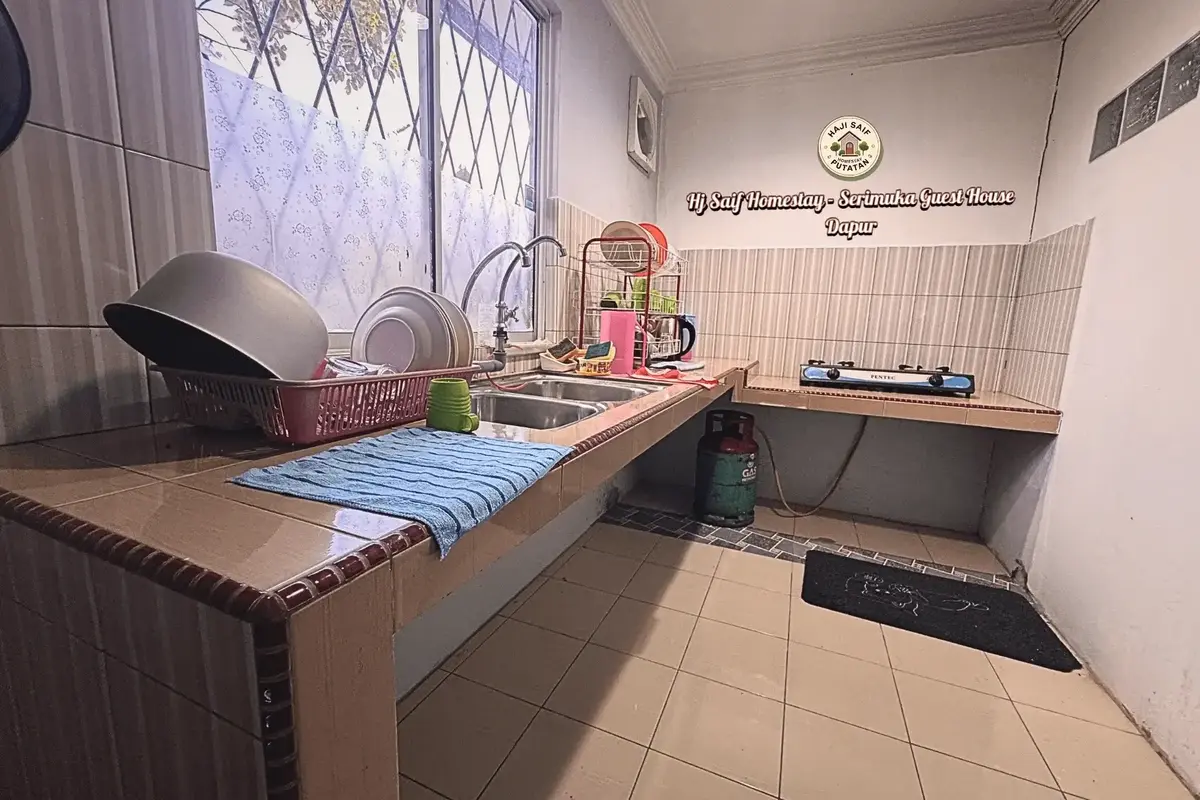 Dapur unit Serimuka di Haji Saif Homestay Putatan